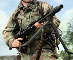 1:6 WWII German 12th SS Panzer Division MG42 Gunner – Otto