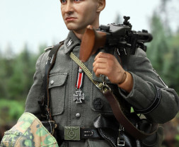 1:6 WWII German 12th SS Panzer Division MG42 Gunner – Otto