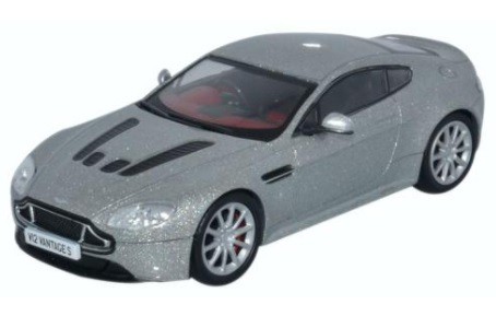 Náhled produktu - 1:43 Aston Martin V12 Vantage S Lightning Silver