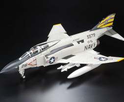 1:32 McDonnell Douglas F-4J Phantom II