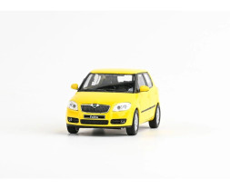 1:43 Skoda Fabia II (2006) – yellow Sprint