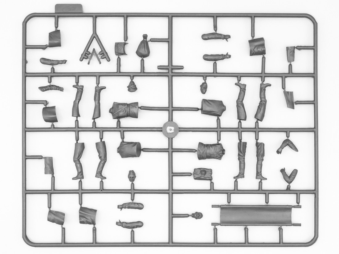 ICM 35551 Sowjetisches Medizinpersonal 1943-1945 – Modellbausatz, Maßstab 1:35, Schwarz