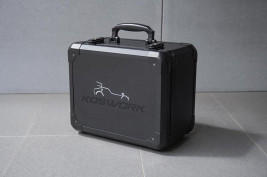 Hliníkový kufr Koswork Mini Black pro RC vysílač FlySky Noble NB4