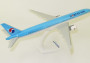 1:200 Boeing 777-3B5(ER), Korean Air Lines, 2000s Colors (Snap-Fit)