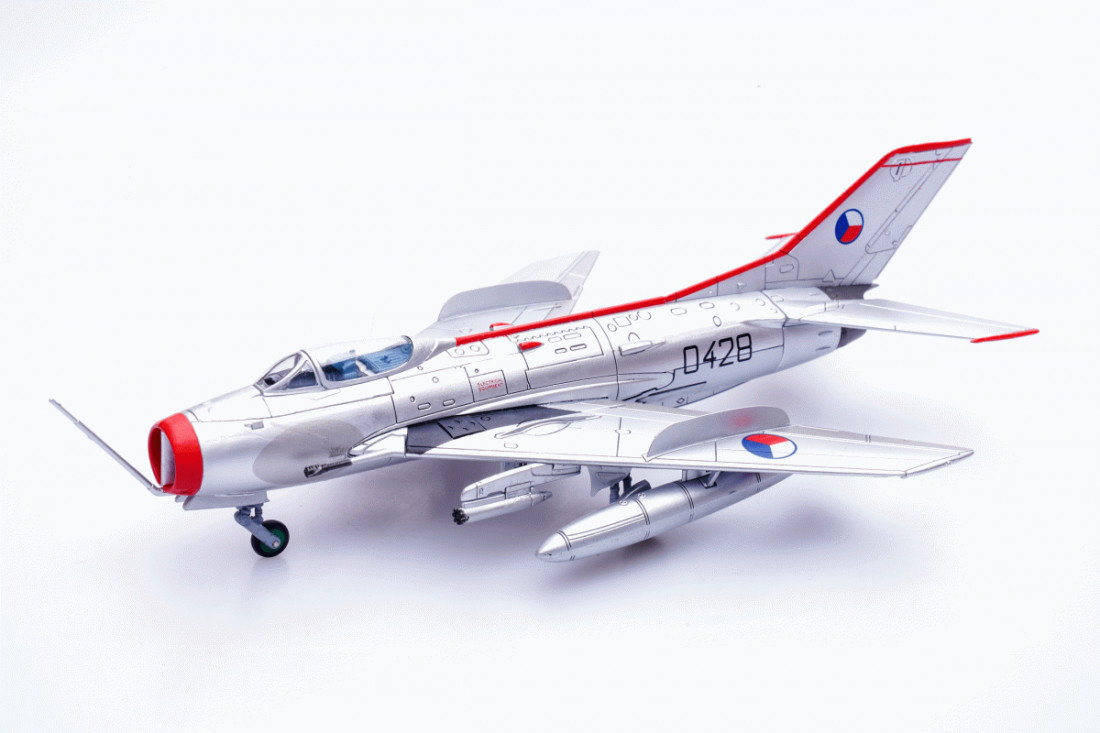Náhled produktu - 1:72 MiG-19S, Black 0428, 1st Flight, 9th Fighter Regiment