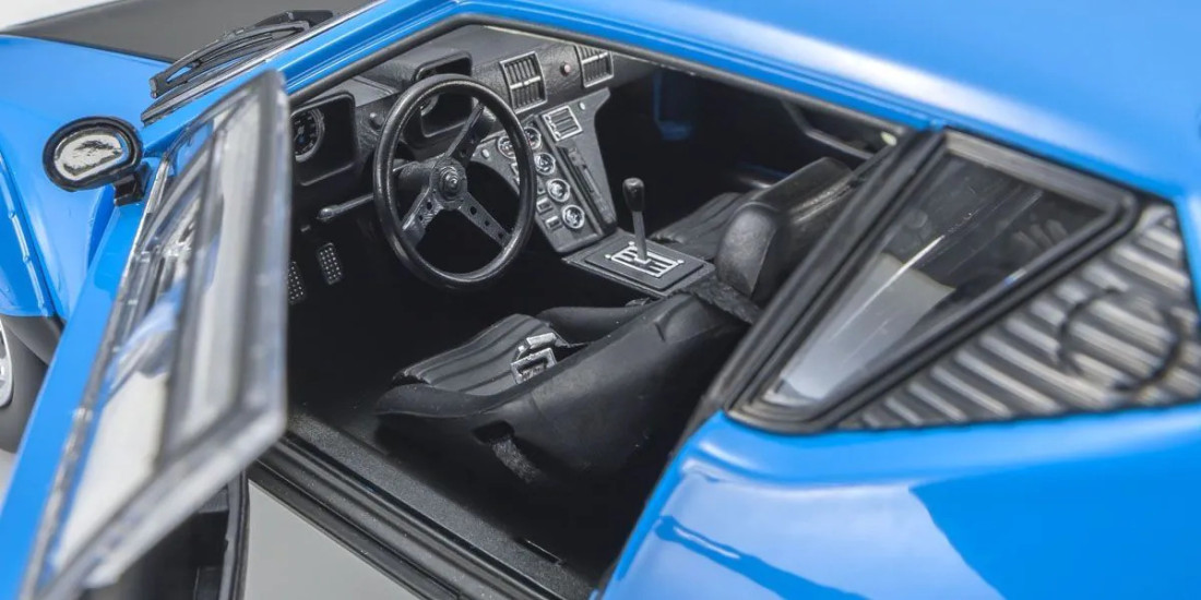 Kyosho 1/18 De Tomaso Pantera GT4 Blue / Black [KS08853BL