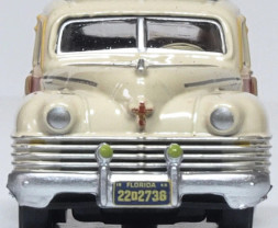 1:87 Chrysler T & C Woody Wagon 1942 Catalina Tan