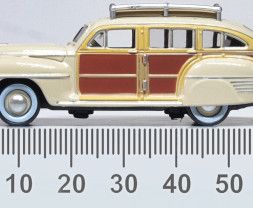 1:87 Chrysler T & C Woody Wagon 1942 Catalina Tan