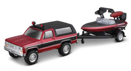 1:64 Maisto Design Tow+Go Chevy K5 Blazer & Trailer w/ Ski Boat