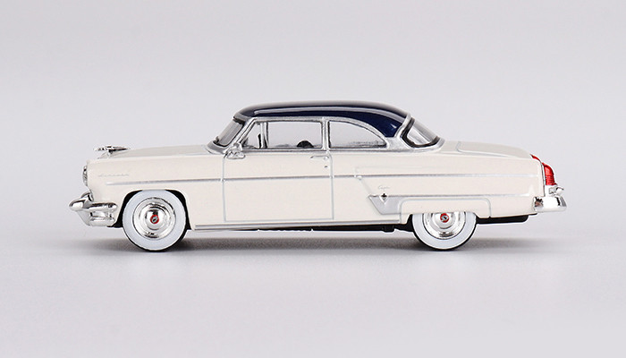 MINI GT 1:64 Lincoln Capri 1954 Arctic White / Atlantic Blue MGT00631