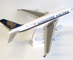 1:200 Airbus A380-841, Singapore Airlines, 2000s Colors (Snap-Fit)