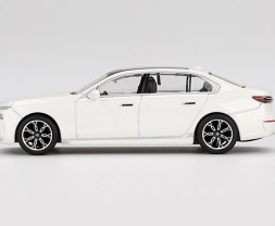 1:64 BMW i7 xDrive60 Mineral White