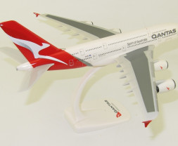 1:250 Airbus A380-842 Qantas Airways ″2010s″ Colors. Named ″Phyllis Arnott″ (Snap-Fit)