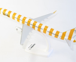 1:200 Boeing B757-330(WL) Condor ″Condor Sunshine″ Colors (Snap-Fit)