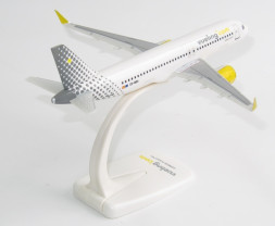 1:200 Airbus A320-271N Vueling ″2004s″ Colors (Snap-Fit)