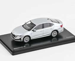 1:43 Škoda Octavia IV (2020) – stříbrná Brilliant metalíza