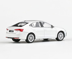 1:43 Škoda Octavia IV (2020) – bílá Candy