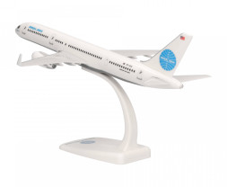 1:200 Boeing B757-23N(WL) Icelandair ″Pan Am″ Colors, Named ″Yankee Clipper II″ (Snap-Fit)