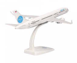 1:200 Boeing B757-23N(WL) Icelandair ″Pan Am″ Colors, Named ″Yankee Clipper II″ (Snap-Fit)