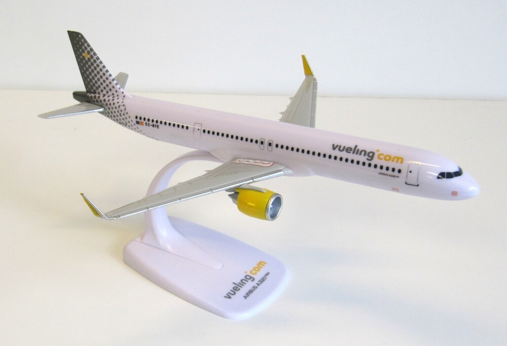 View Product - 1:200 Airbus A321-271NX Vueling ″2004s″ Colors (Snap-Fit)