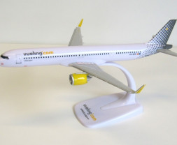 1:200 Airbus A321-271NX Vueling ″2004s″ Colors (Snap-Fit)