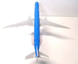 1:100 E195-E2 (ERJ 190-400 STD) KLM Cityhopper ″2016s″ colors (Snap-Fit)