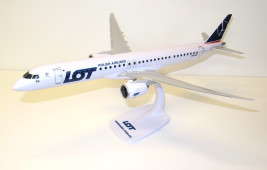1:100 Embraer E195-E2 (ERJ 190-400 STD) LOT Polish Airlines ″2010″ Colors (Snap-Fit)