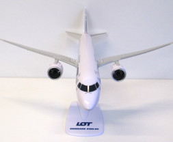 1:100 Embraer E195-E2 (ERJ 190-400 STD) LOT Polish Airlines ″2010″ Colors (Snap-Fit)