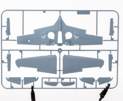 1:48 Curtiss P-40K Warhawk (Royal Class, Dual Combo)