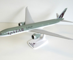 1:200 Boeing B777-9X Qatar Airways ″2010s″ Colors (Snap-Fit)
