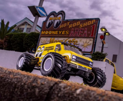 1:10 Mad Van w/ MOONEYES Fazer FZ02L 4WD (Ready Set)