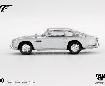 1:64 Aston Martin DB5“Casino Royale” (English version) - blister