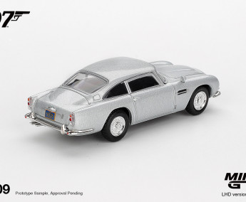 1:64 Aston Martin DB5“Casino Royale” (English version) - blister